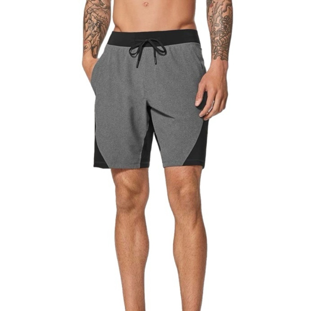 Lululemon Namaste At The Beach Short II *9" in grey/black size 38
